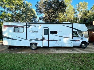 2011 COACHMEN FREELANDER photo 2