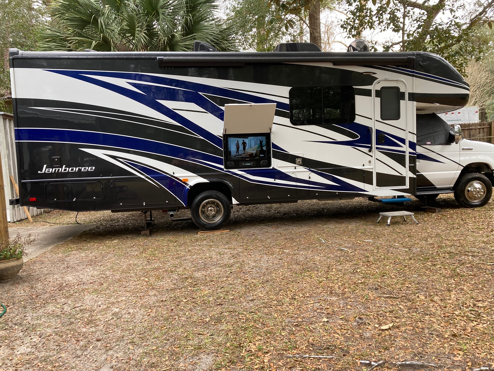 2019 FLEETWOOD JAMBOREE exterior