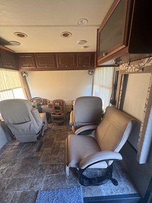 2013 THOR MOTOR COACH PALAZZO photo 3
