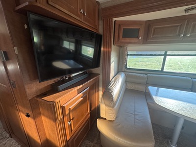 2013 THOR MOTOR COACH PALAZZO photo 11