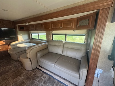 2013 THOR MOTOR COACH PALAZZO photo 8