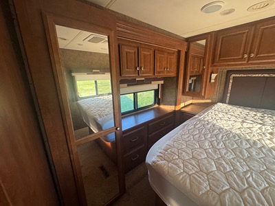 2013 THOR MOTOR COACH PALAZZO photo 17