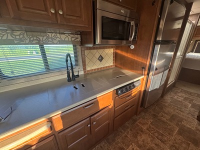 2013 THOR MOTOR COACH PALAZZO photo 30