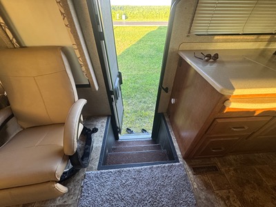 2013 THOR MOTOR COACH PALAZZO photo 31