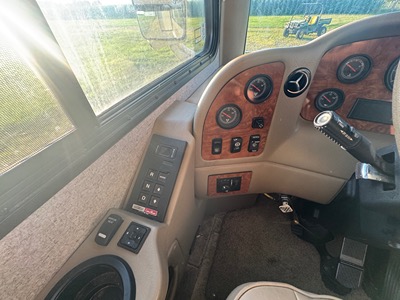2013 THOR MOTOR COACH PALAZZO photo 6
