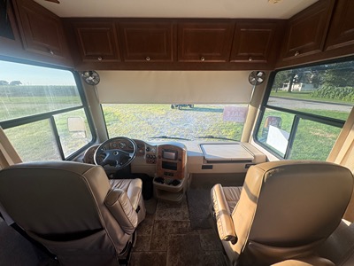 2013 THOR MOTOR COACH PALAZZO photo 2