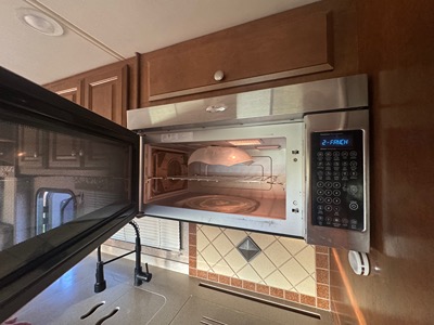 2013 THOR MOTOR COACH PALAZZO photo 20