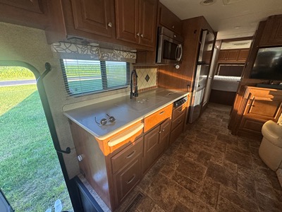 2013 THOR MOTOR COACH PALAZZO photo 28