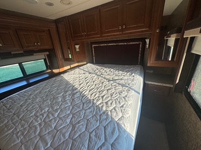 2013 THOR MOTOR COACH PALAZZO photo 19