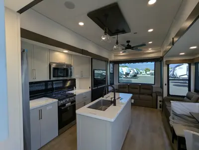 2027 Alliance RV Benchmark photo 18