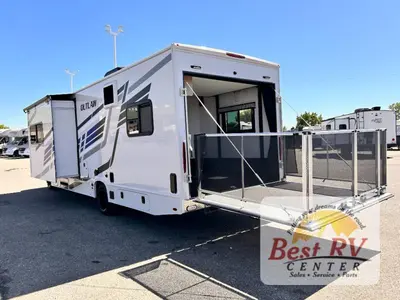 2027 Thor Motor Coach Outlaw photo 5