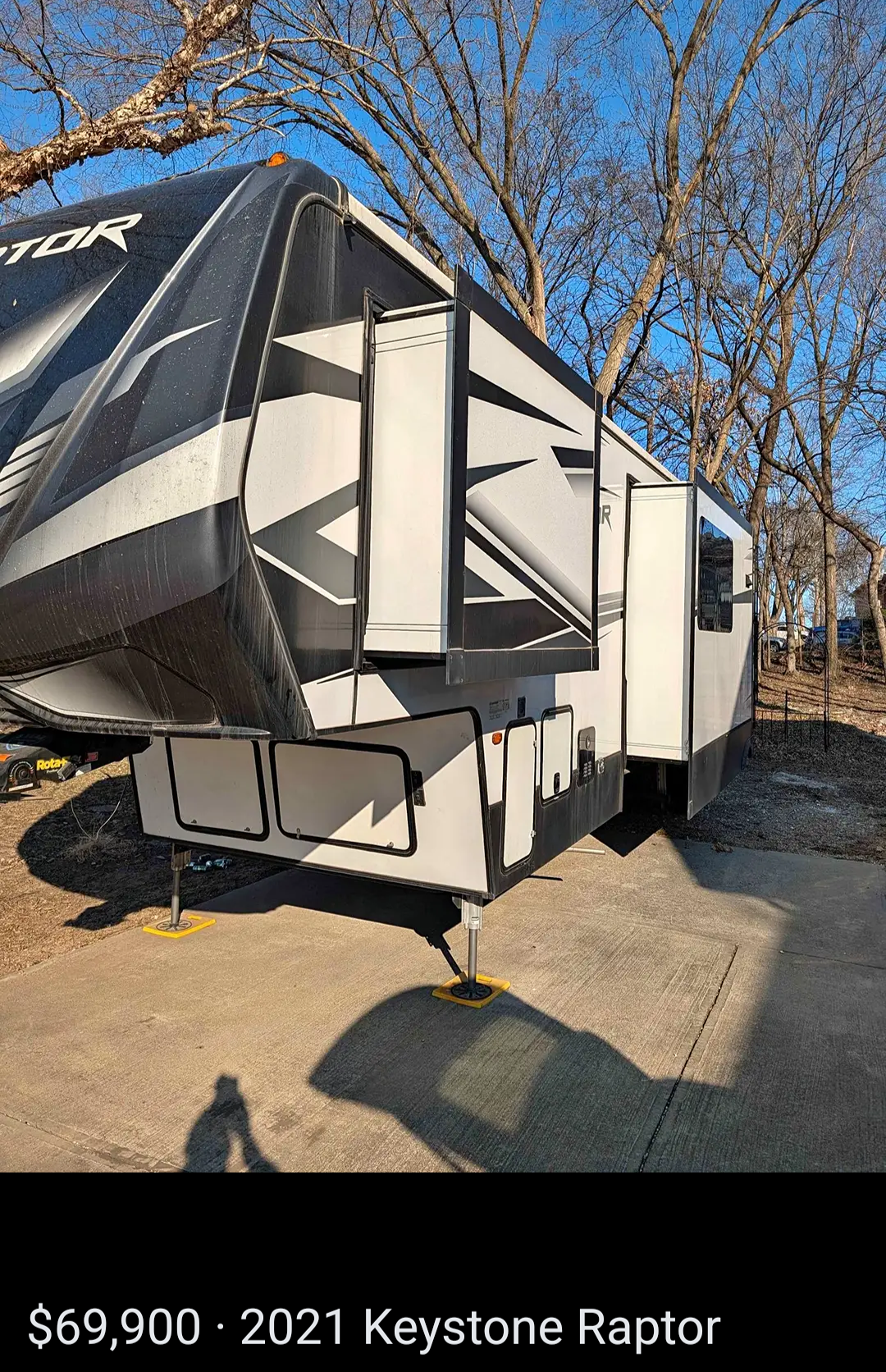 2021 KEYSTONE RAPTOR exterior
