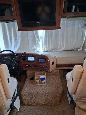 2011 THOR MOTOR COACH HURRICANE photo 20