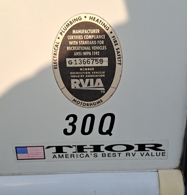 2011 THOR MOTOR COACH HURRICANE photo 4