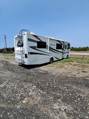 2011 THOR MOTOR COACH HURRICANE photo 25