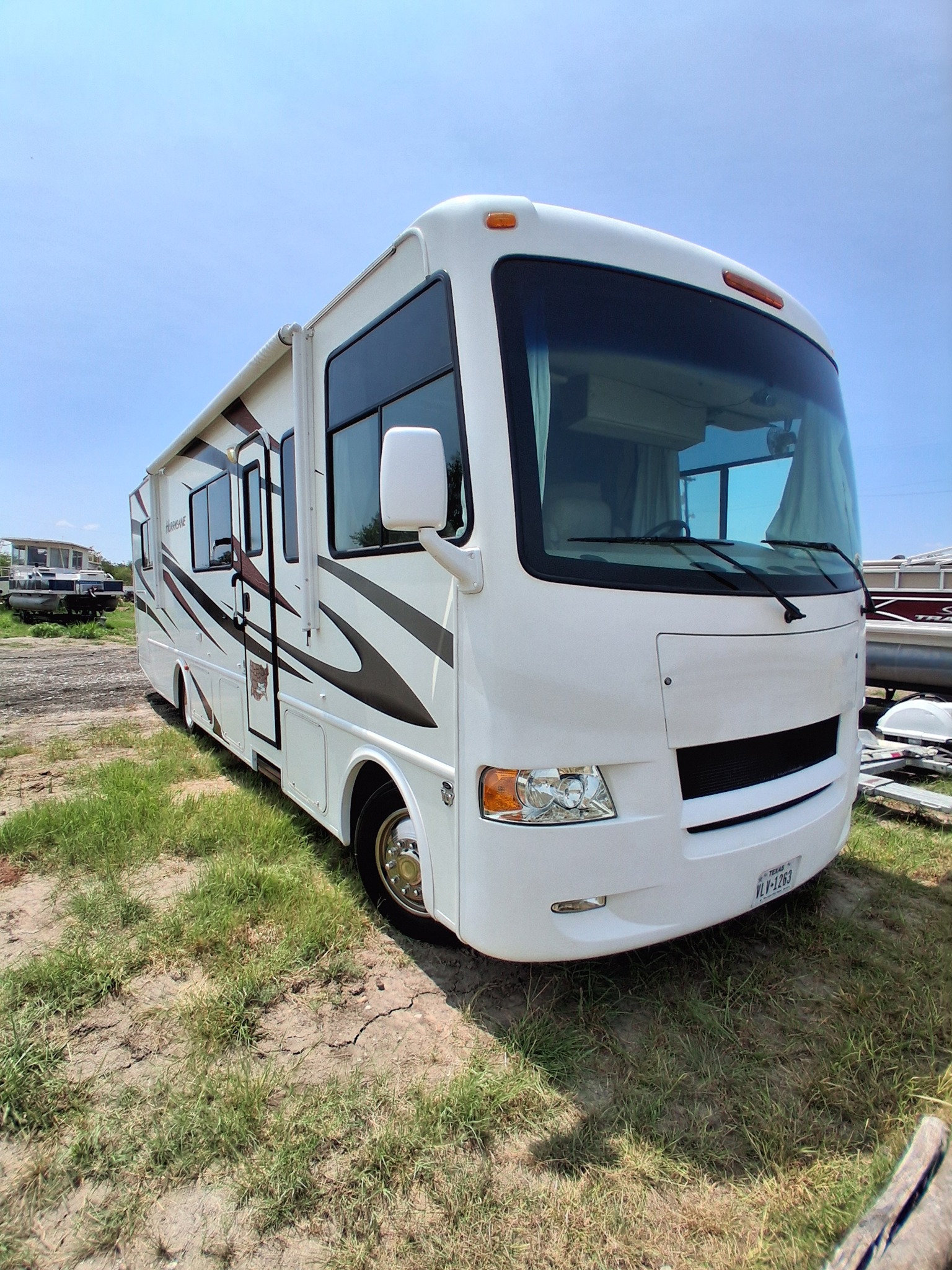 2011 THOR MOTOR COACH HURRICANE exterior