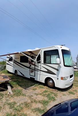 2011 THOR MOTOR COACH HURRICANE photo 12