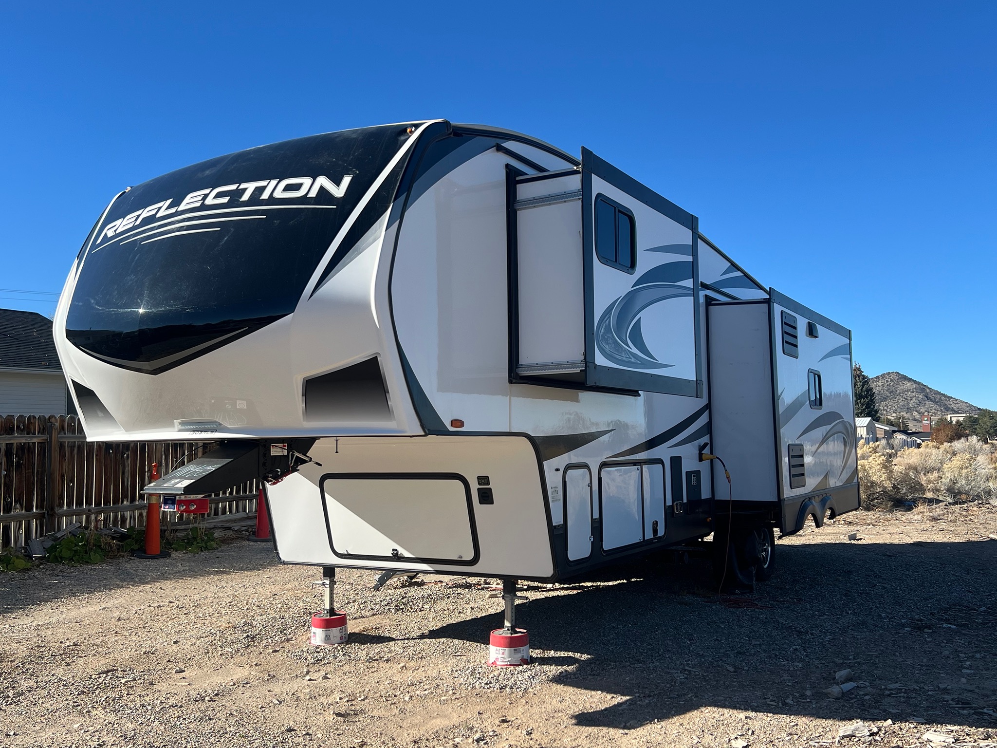 2021 GRAND DESIGN REFLECTION exterior