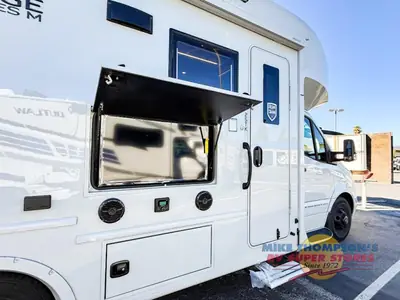 2026 Grand Design Lineage Series M photo 8