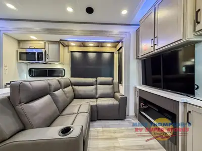 2026 Grand Design Momentum M-Class photo 9