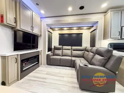 2026 Grand Design Momentum M-Class photo 17