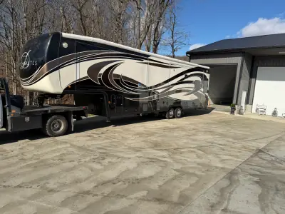 2016 DRV MOBILE SUITES photo 2