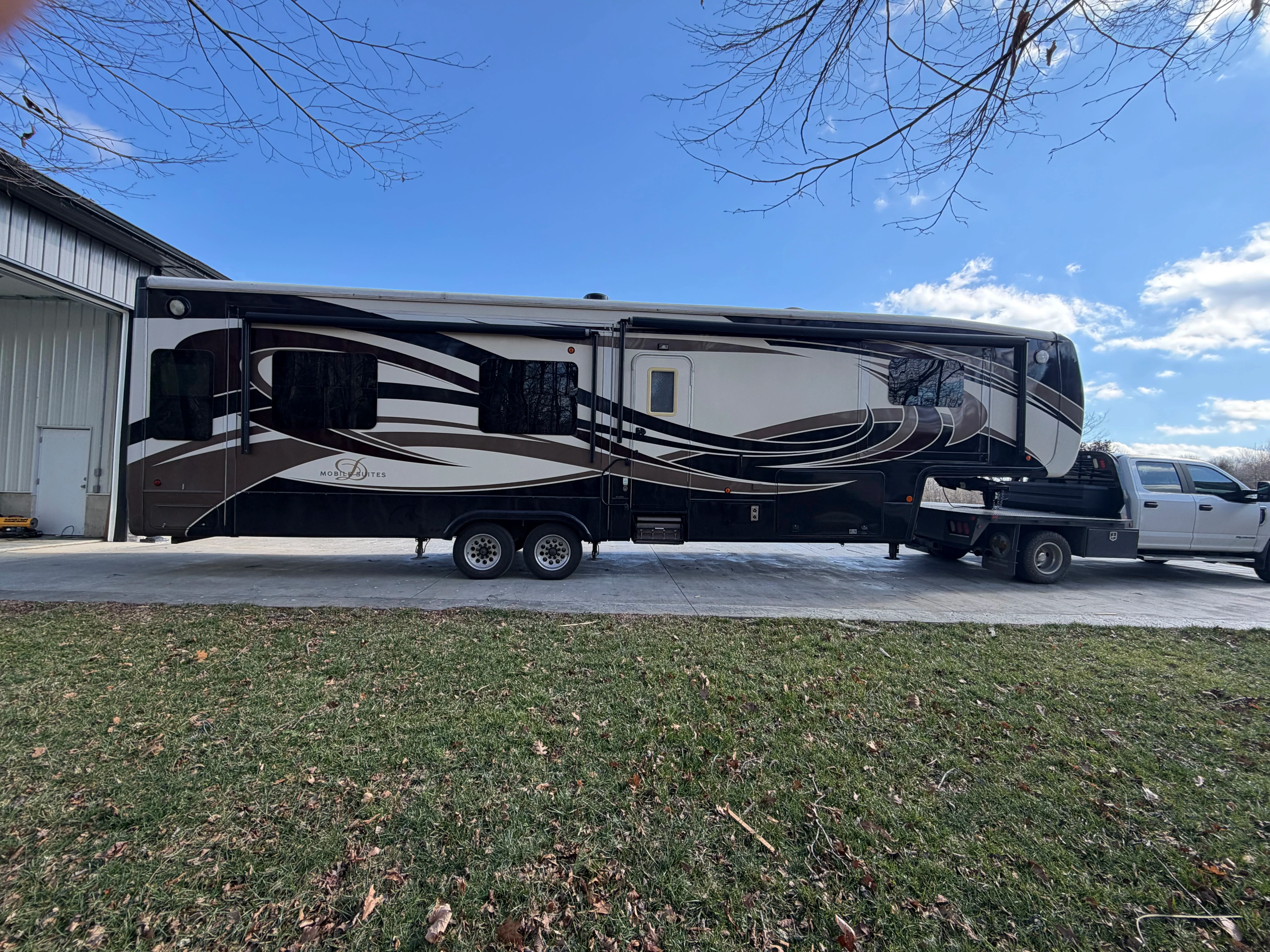 2016 DRV MOBILE SUITES exterior