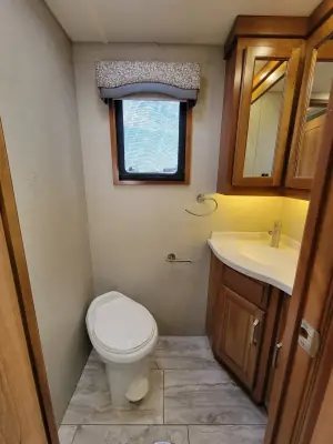 2019 Entegra Coach Insignia 44B photo 12