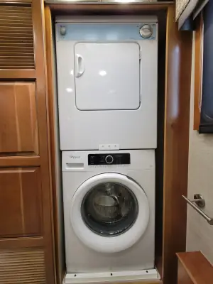 2019 Entegra Coach Insignia 44B photo 28
