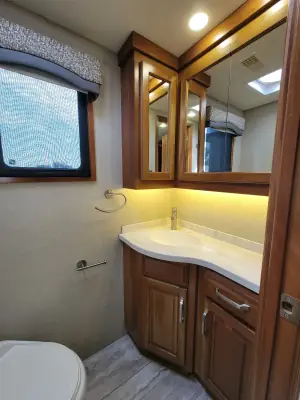2019 Entegra Coach Insignia 44B photo 13