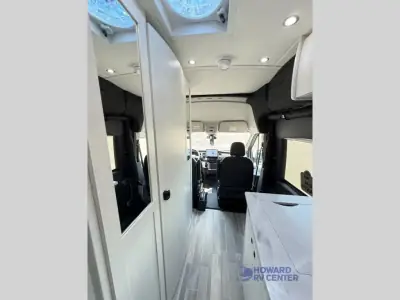 2027 Pleasure-Way Ontour 2.2 AWD photo 28