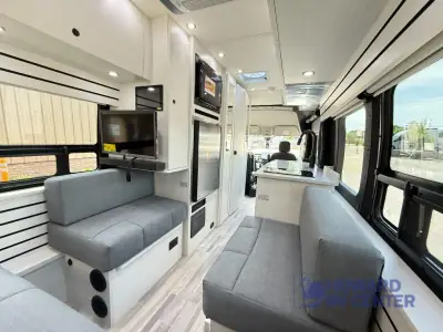 2027 Pleasure-Way Ontour 2.2 AWD photo 20