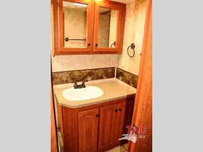 2009 Damon Challenger 376 photo 22
