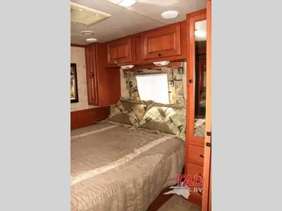 2009 Damon Challenger 376 photo 29