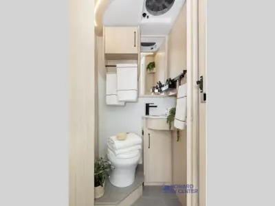 2027 Leisure Travel Unity U24TB photo 10
