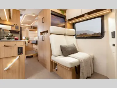 2027 Leisure Travel Unity U24TBX photo 7