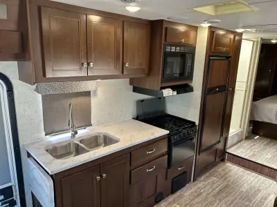 2018 Forest River Sunseeker 2850S LE photo 12