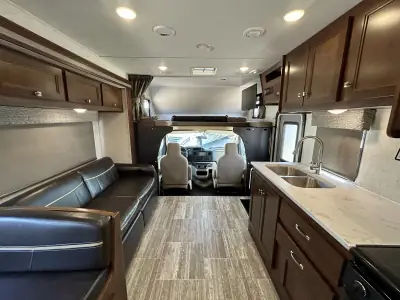 2018 Forest River Sunseeker 2850S LE photo 9