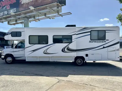 2018 Forest River Sunseeker 2850S LE photo 2