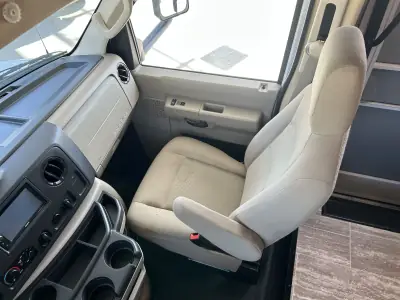 2018 Forest River Sunseeker 2850S LE photo 24