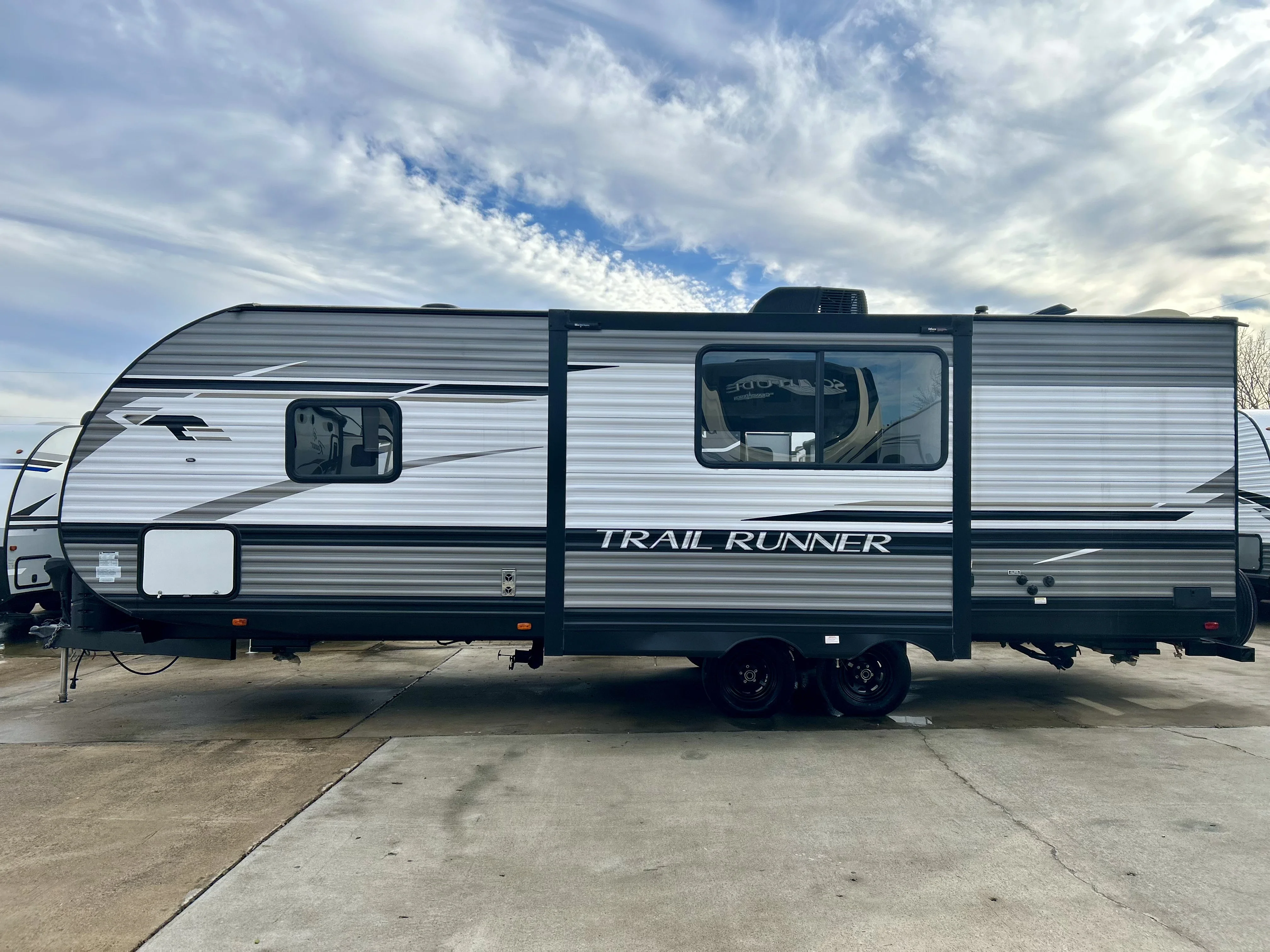 2022 Heartland Trail Runner 261BHS exterior