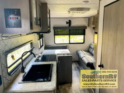 2022 Dutchmen Coleman Lantern LT Series 202RD photo 3