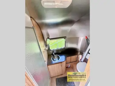 2020 Airstream Flying Cloud 23FB photo 11