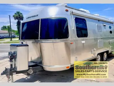 2020 Airstream Flying Cloud 23FB photo 3