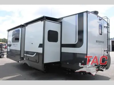 2027 Forest River Rockwood Mini Lite 2523MBR photo 5