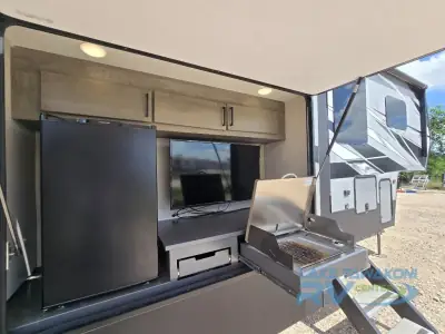 2020 Keystone Raptor 423 photo 9