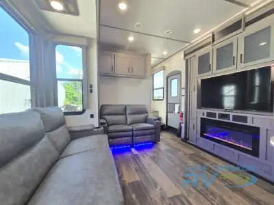 2020 Keystone Raptor 423 photo 11