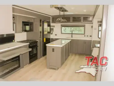 2026 Forest River Rockwood Signature 8339FK photo 7
