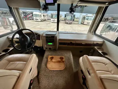2007 Fleetwood Bounder 35E photo 15
