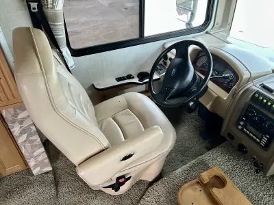 2007 Fleetwood Bounder 35E photo 13